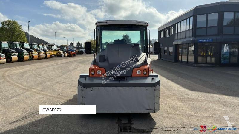 مدحلة Hamm HP180i