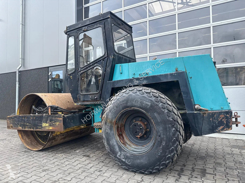 Валяк Bomag BW172D