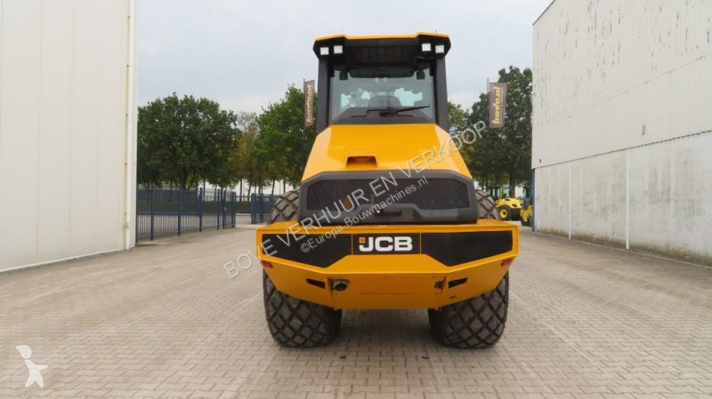 مدحلة JCB VM138D