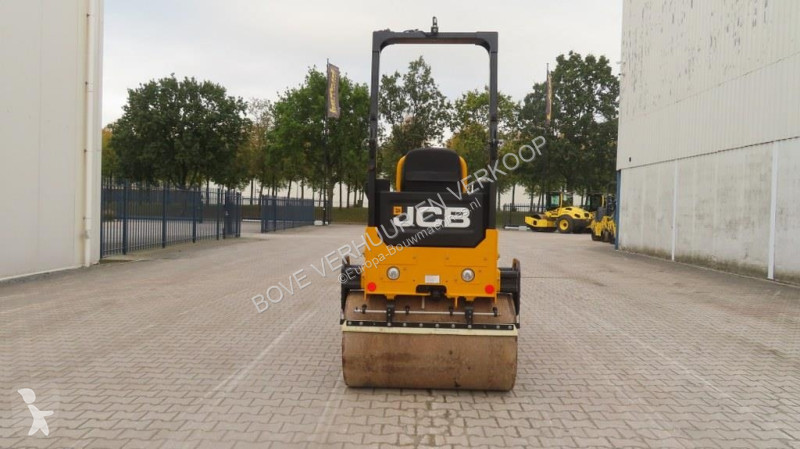 مدحلة JCB