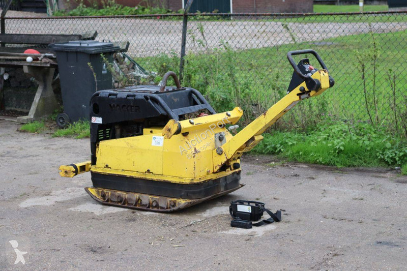 مدحلة Neuson Vibroplate DPU 100-70Le