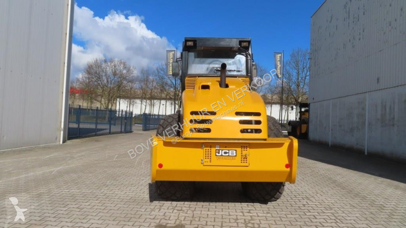 مدحلة JCB VM200 D