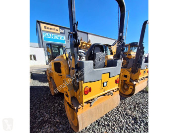 Tandemový zhutňovač Caterpillar