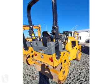 Tandemový zhutňovač Caterpillar