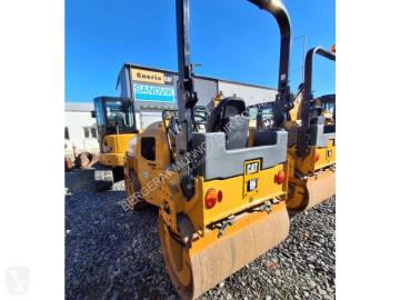 Tandemový zhutňovač Caterpillar