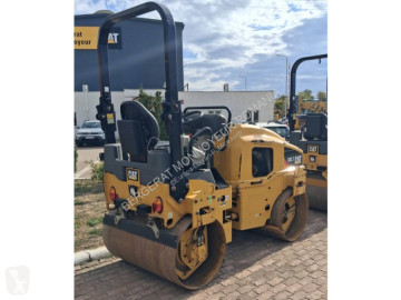 Tandemový zhutňovač Caterpillar