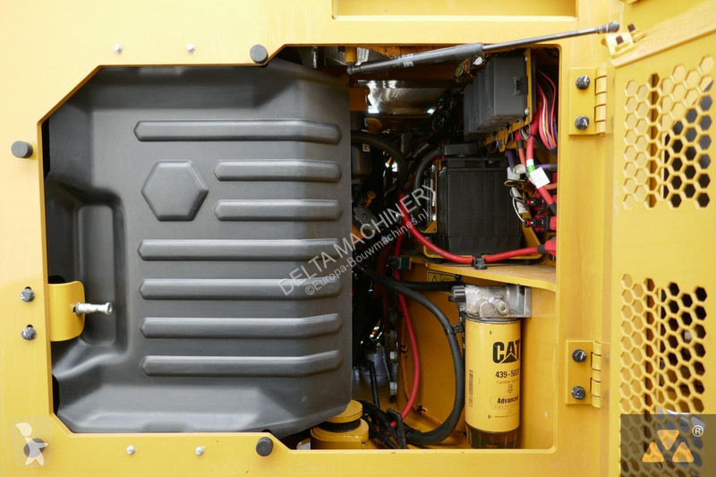 Compactor Caterpillar CB13