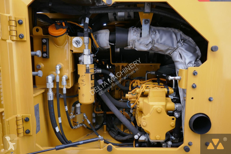 Compactador Caterpillar CB10