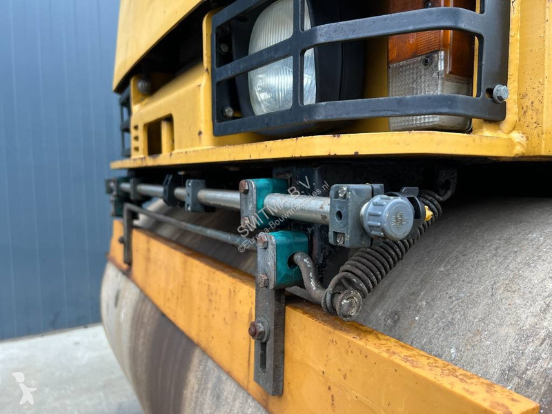 Zhutňovač Caterpillar CC24