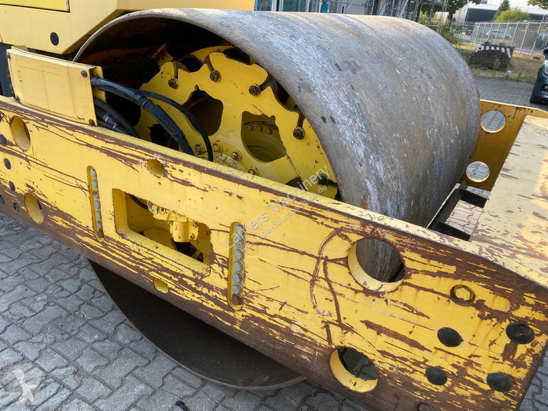 Zhutňovač Bomag BW216 .