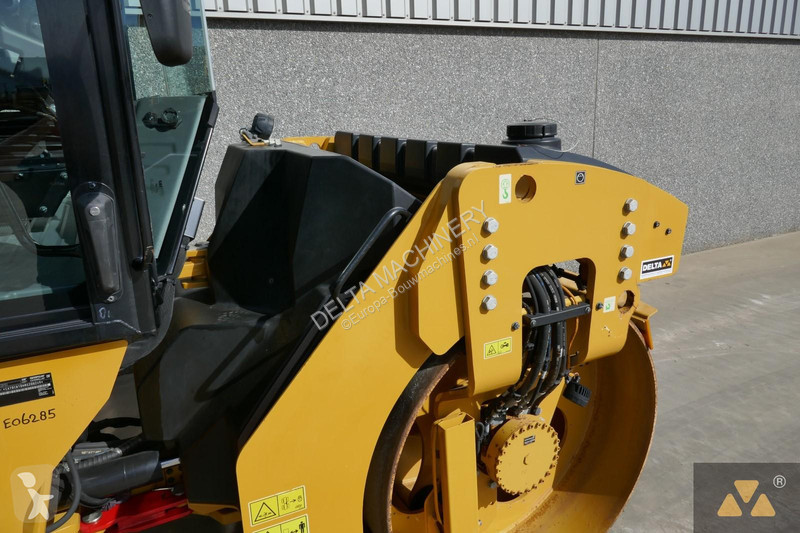 Compactor Caterpillar CB10