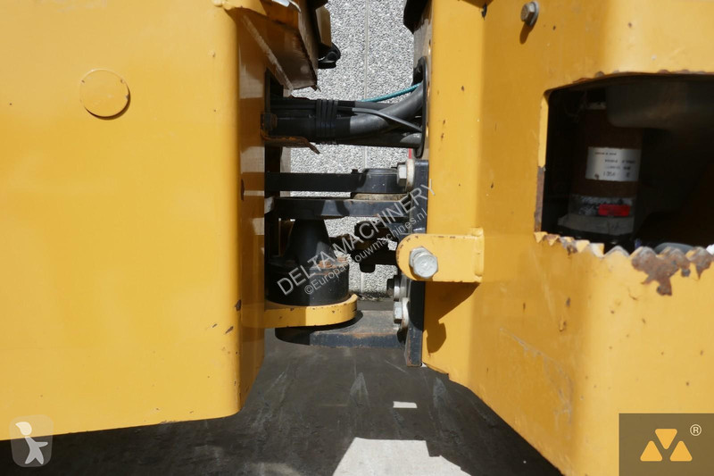 مدحلة Caterpillar CB2.7