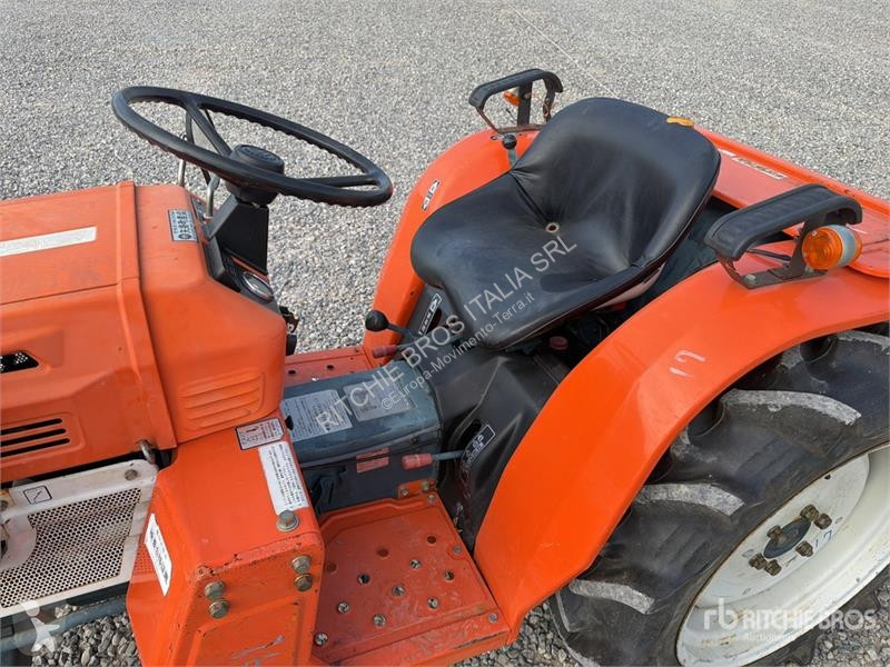 Дорожний коток Kubota ZB1600 Utility Tractor