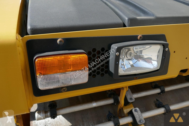 Compactor Caterpillar CB13