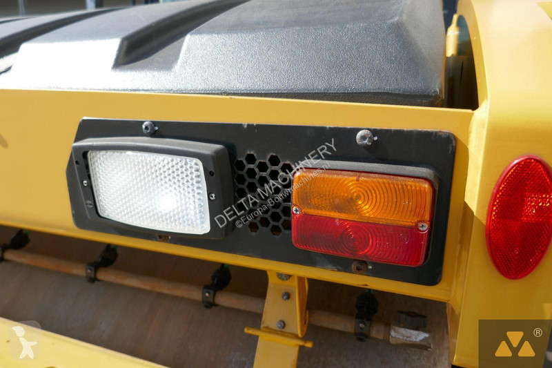 Compactador Caterpillar CB10
