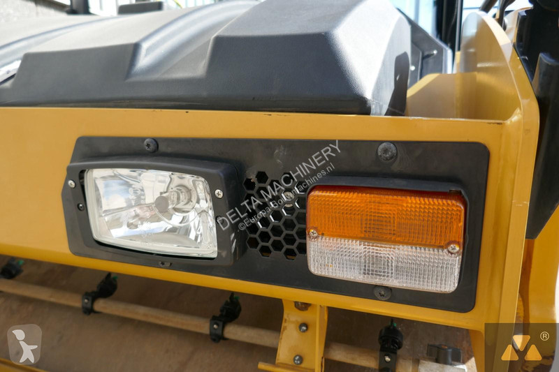 Compactor Caterpillar CB10