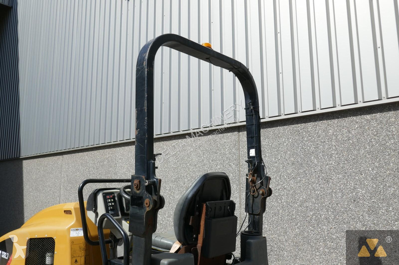 مدحلة Caterpillar CB2.7