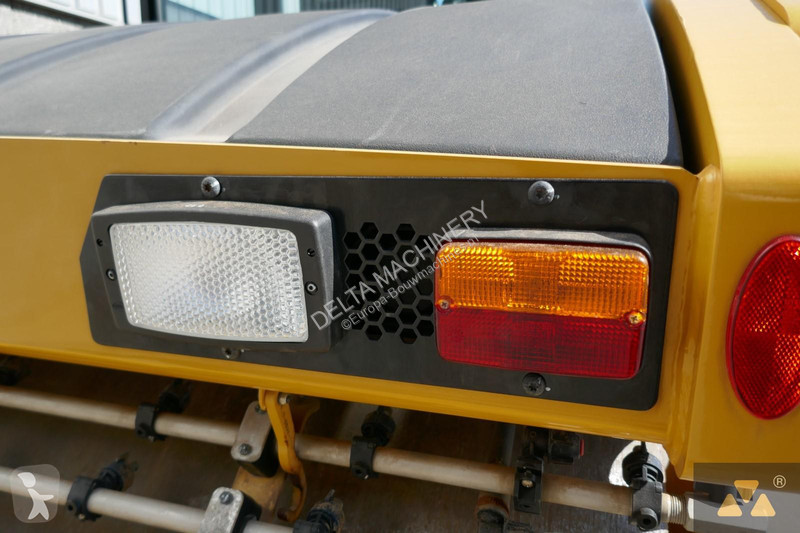 Compactor Caterpillar CB13