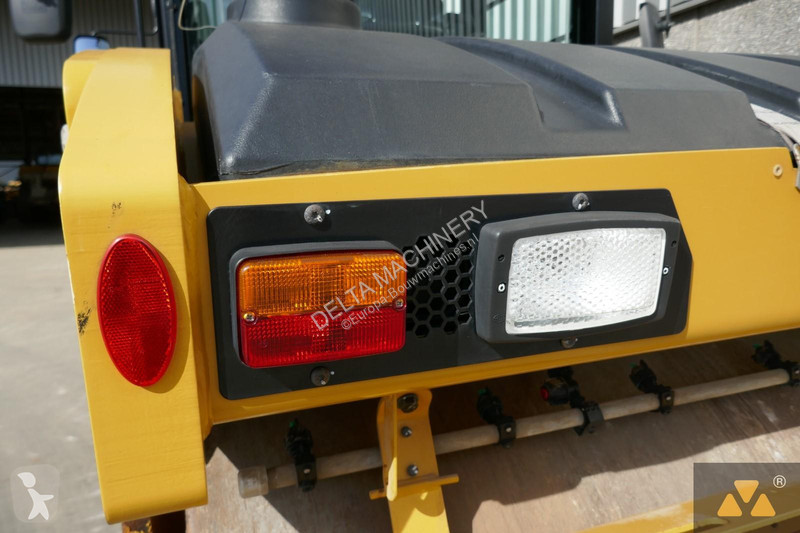 Compactor Caterpillar CB10