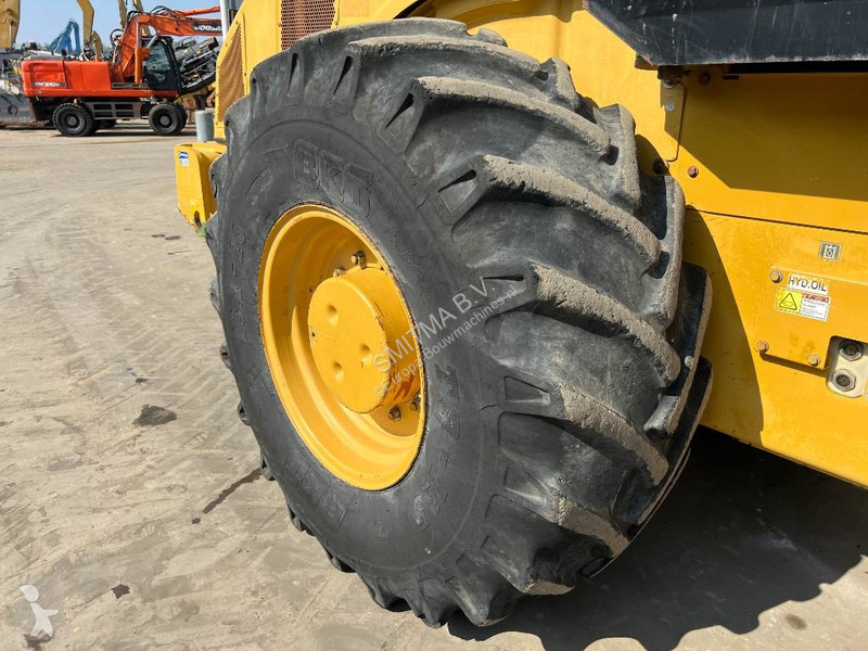 Zhutňovač Caterpillar CP76