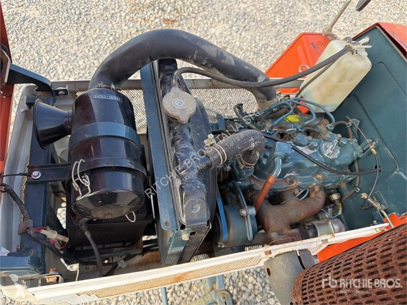 Дорожний коток Kubota ZB1600 Utility Tractor