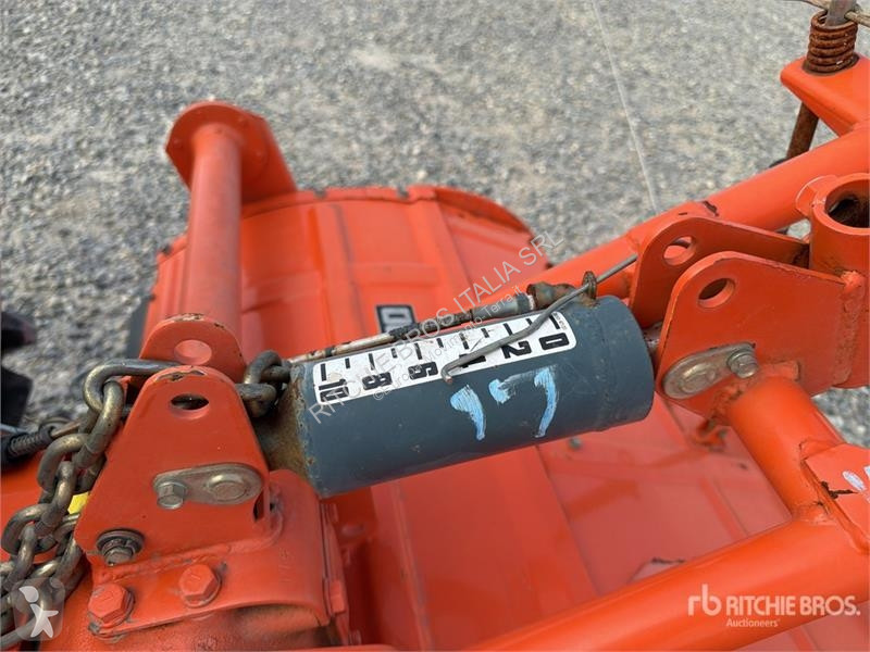 Дорожний коток Kubota ZB1600 Utility Tractor