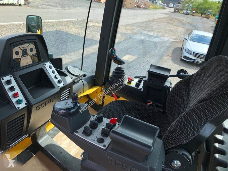 Compactador Bomag AP-4v