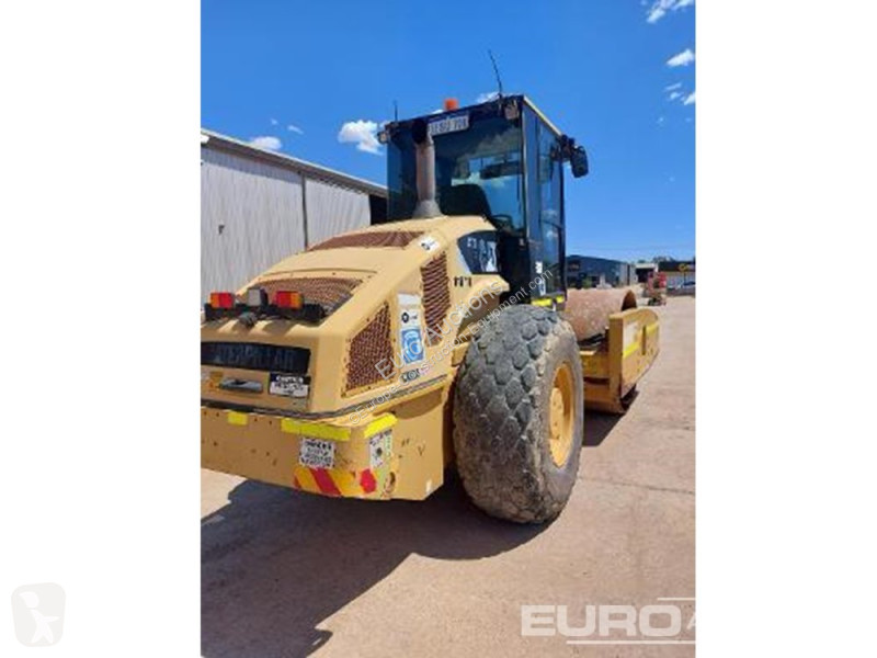 مدحلة Caterpillar XT