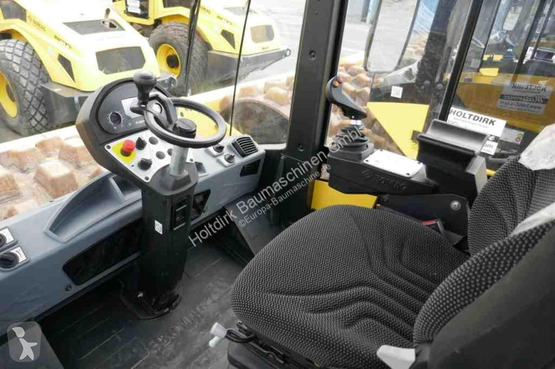 Zhutňovač Bomag BW 213 PDH-5