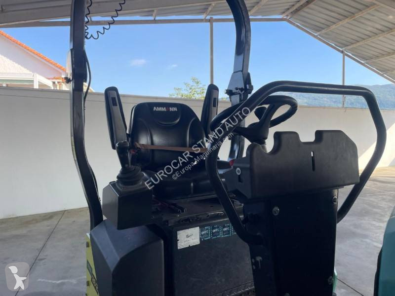 Zhutňovač Ammann ARX 26-2