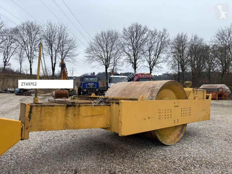 Zhutňovač  Rouleau tracté