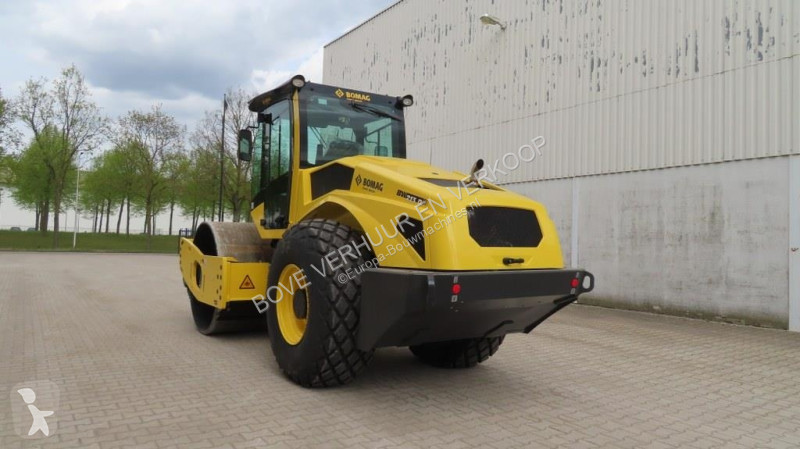 Compactador Bomag BW213 D-5 PL