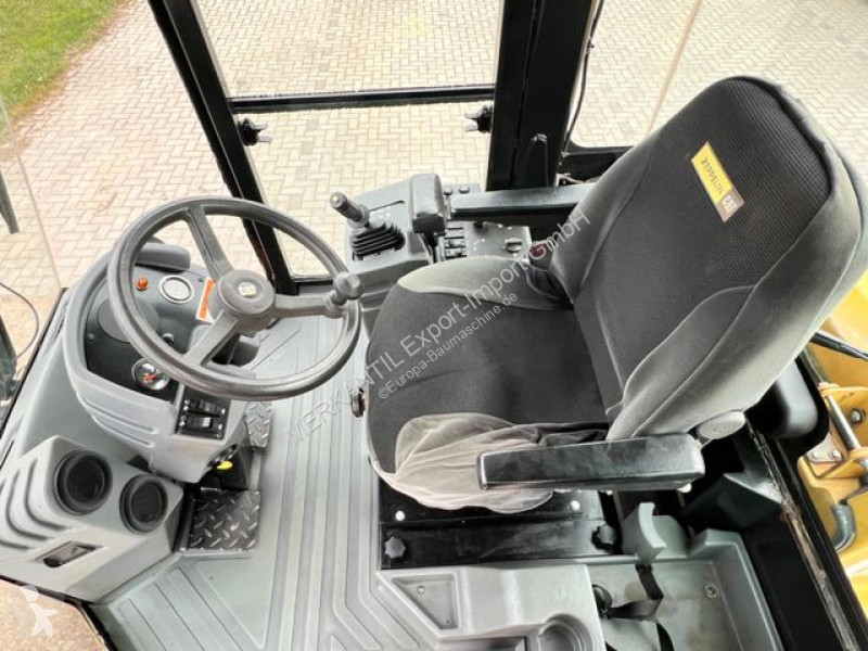 Zhutňovač   Caterpillar CS423E Planierwalze