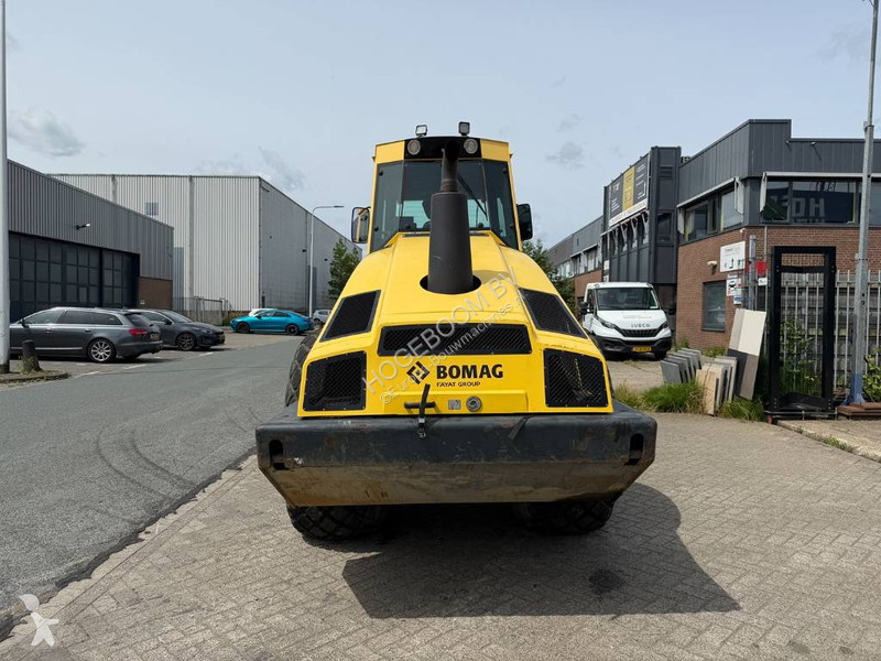 Zhutňovač Bomag H4