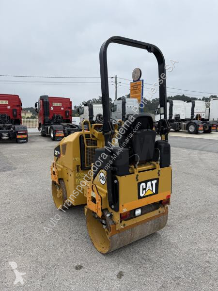 Compactador Caterpillar  CB17