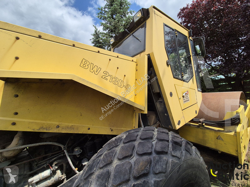 Compactador Bomag BW 211 D