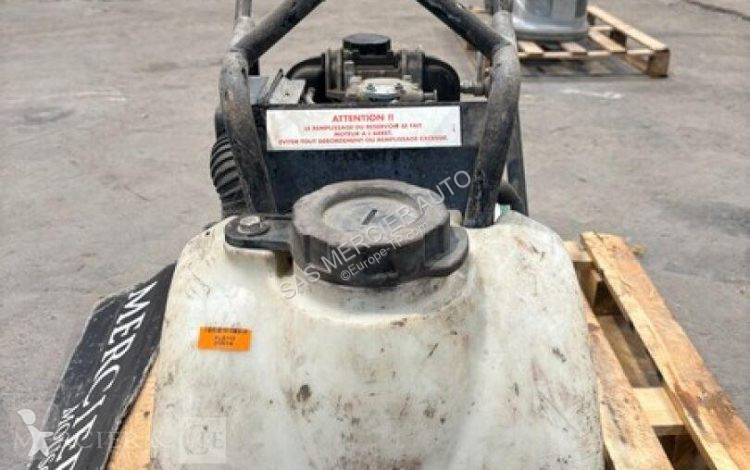 Дорожний коток Yanmar plaque vibrante essence