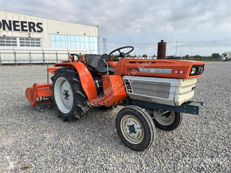 Дорожний коток Kubota ZB1600 Utility Tractor