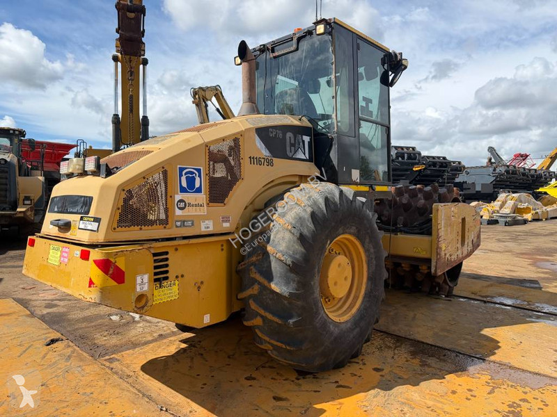 Дорожный каток Caterpillar CP 76