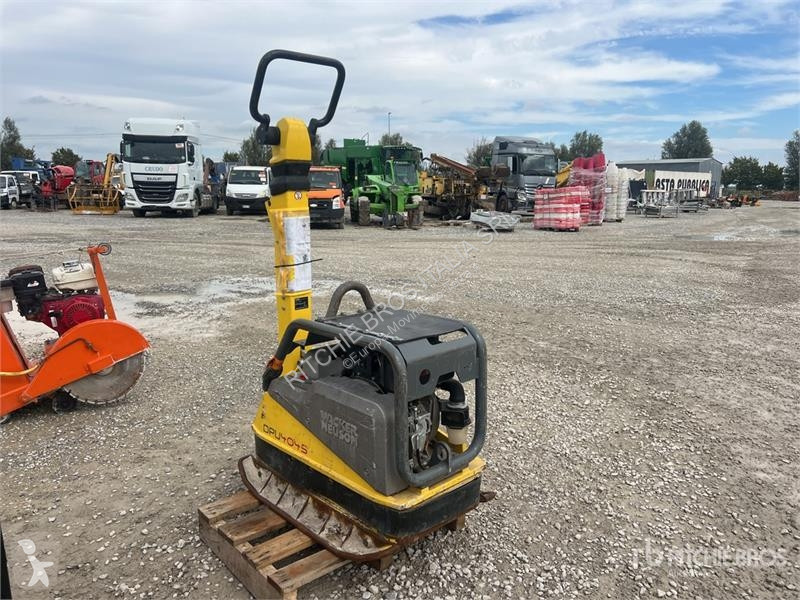 Compactador  DPU4045 Vibratory Plate Compactor