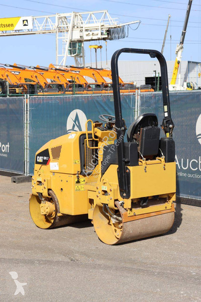 Compactador Caterpillar CB1.7
