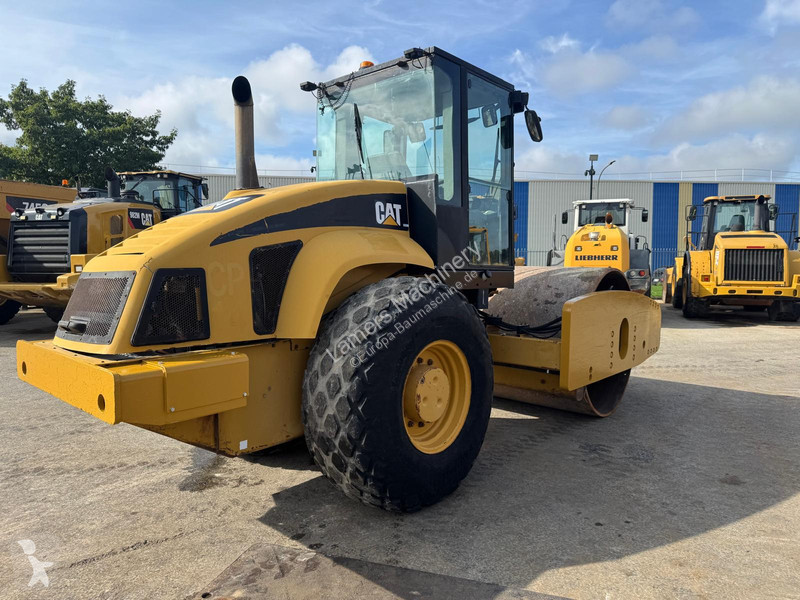 مدحلة Caterpillar CS 663E .