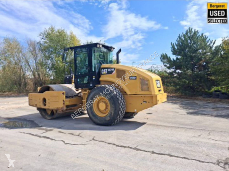 مدحلة Caterpillar 4F