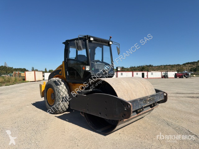 مدحلة JCB  VM115HD