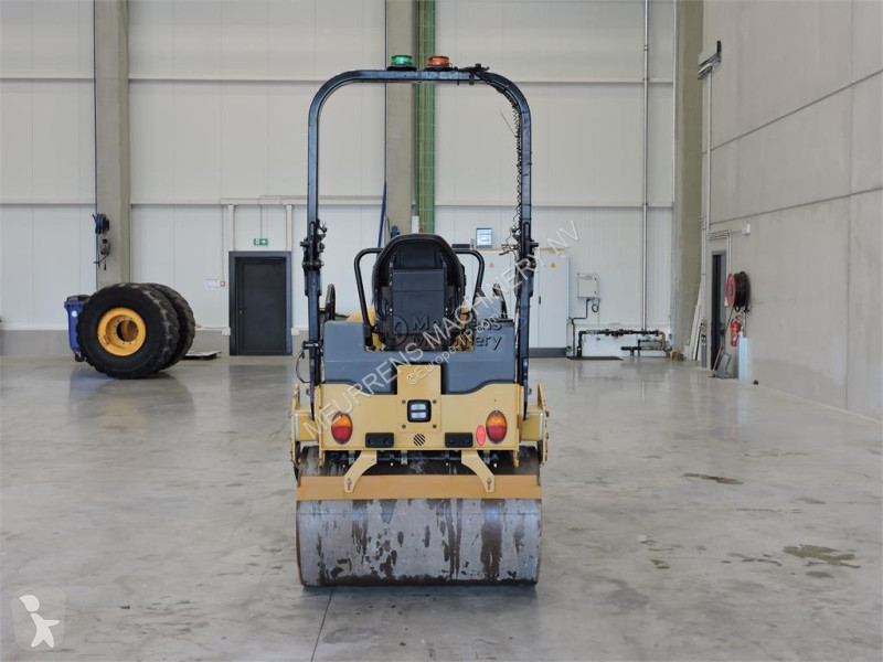 مدحلة Caterpillar CB2.7