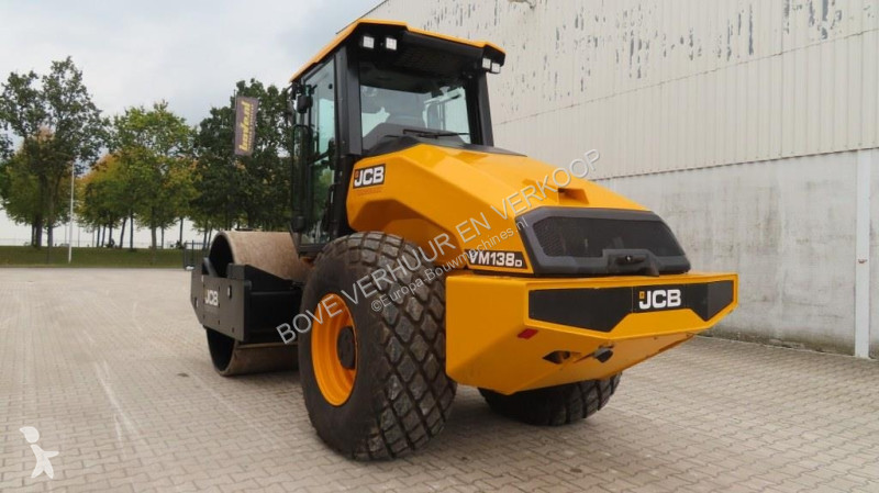 Валяк JCB VM138D