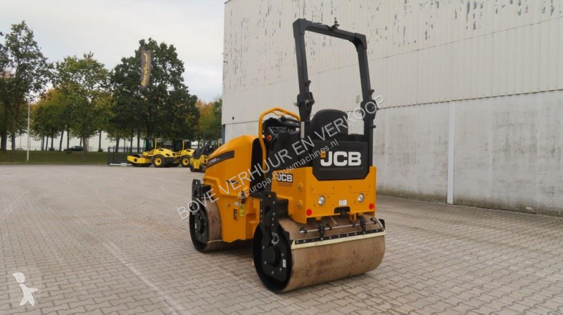 مدحلة JCB