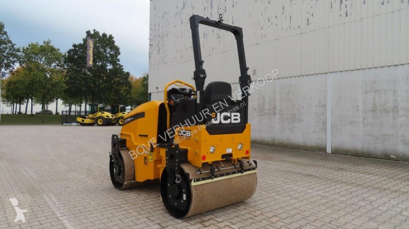 مدحلة JCB
