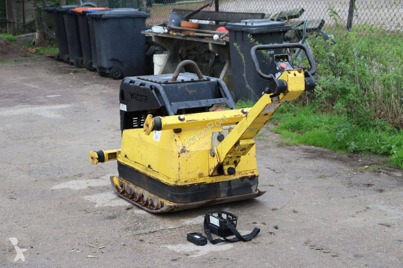 مدحلة Neuson Vibroplate DPU 100-70Le