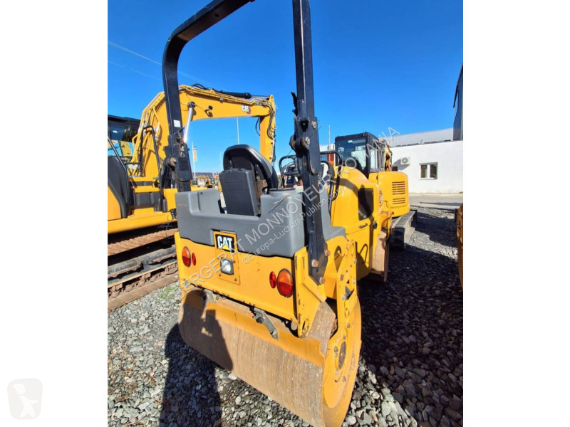 مدحلة Caterpillar CB34BLRC